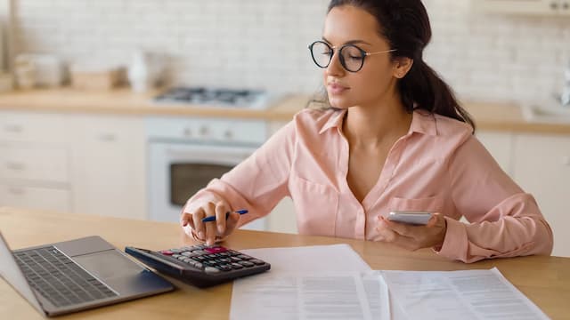 Capa do post: IPTU, condomínio e despesas do imóvel: como se planejar em 2026